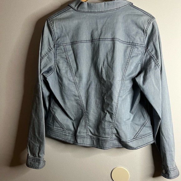 Cabi Stripped Jean Jacket. Size L - Picture 2 of 5